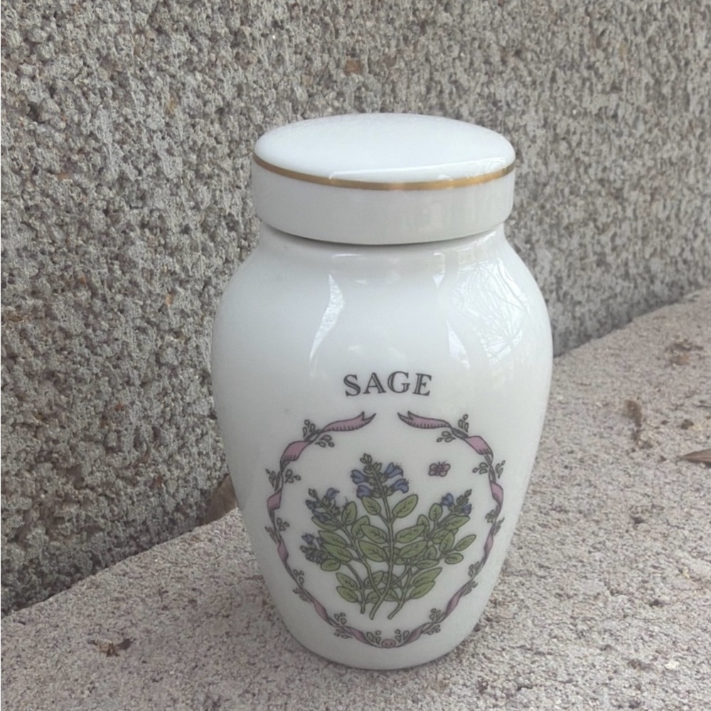 Franklin Mint Gloria Vanderbilt 1985 White Ceramic Spice Jar Sage
